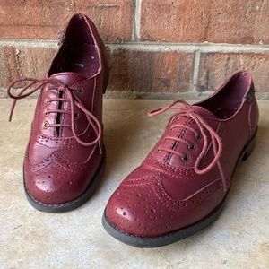 bass women's wingtip shoes